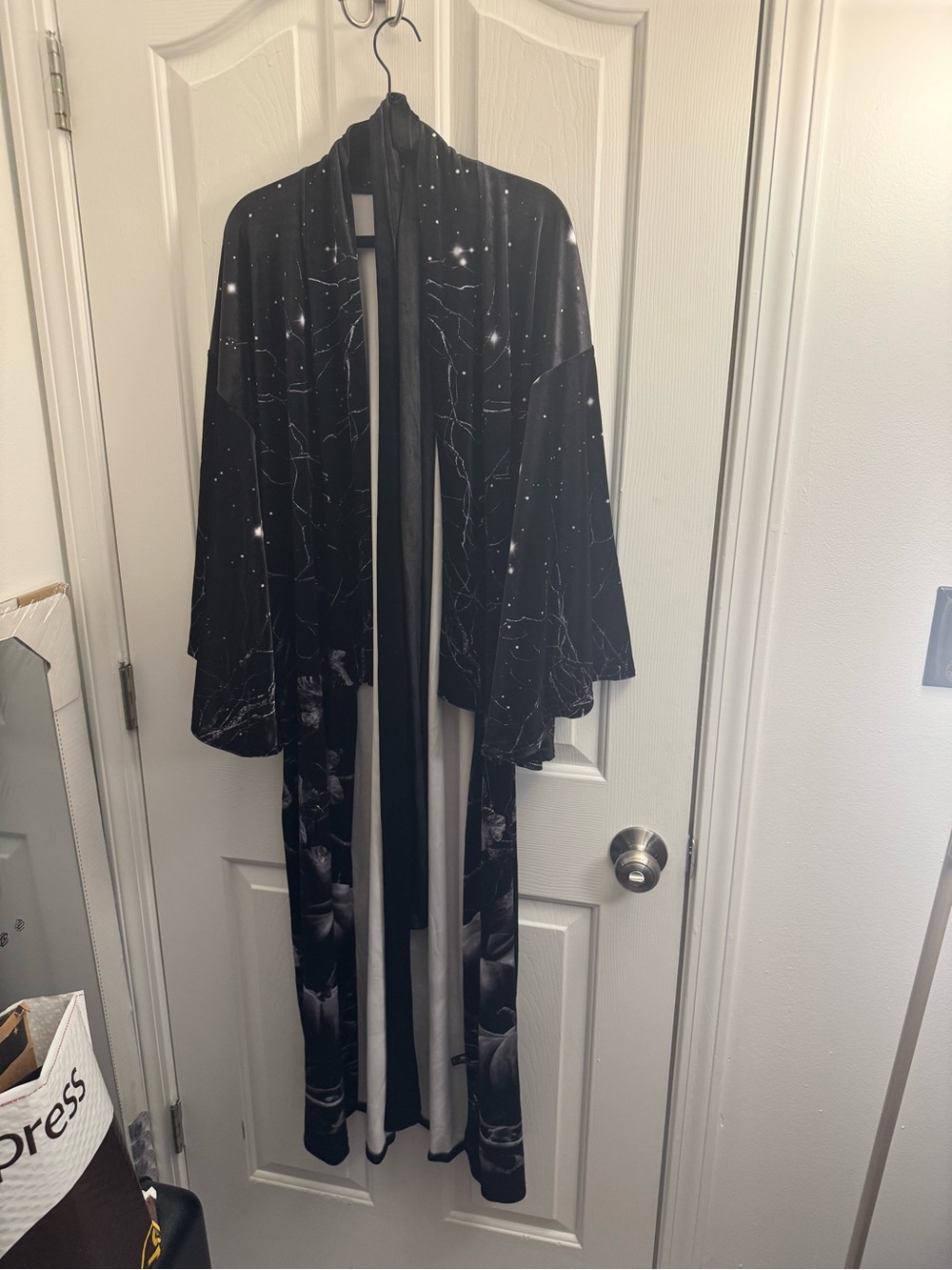 Blackmilk Clothing Magic Death Cat Velvet Swan Kimono - Picture 3 of 4